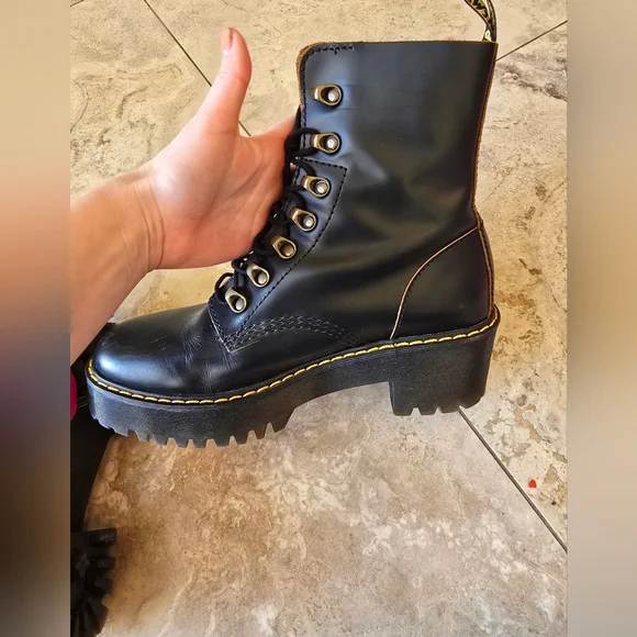 Dr Martens Womens Leona Black Leather Heeled Combat Boots Size 8 - Picture 9 of 12